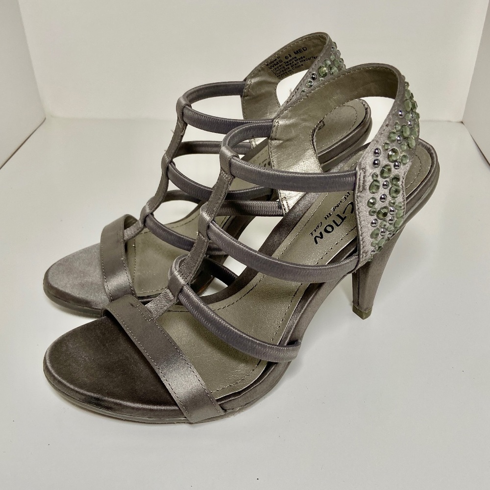 NWOT Kenneth Cole REACTION Jeweled Know It T-Strap Sandal